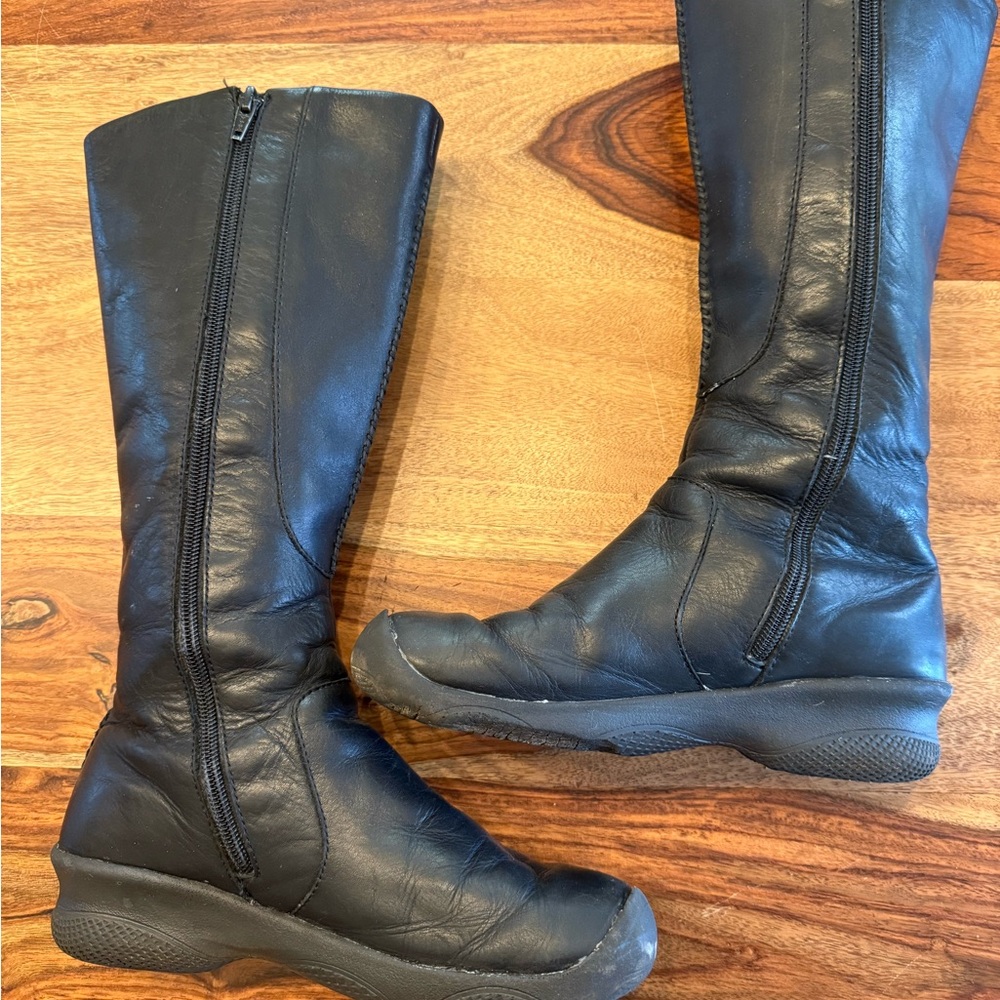Keen Women’s Tall Leather Boots - Picture 2 of 8